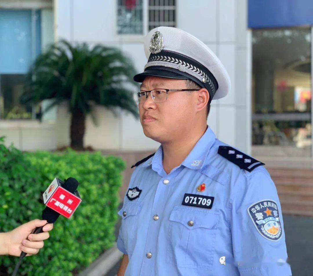 黄根成 警官 : ▽