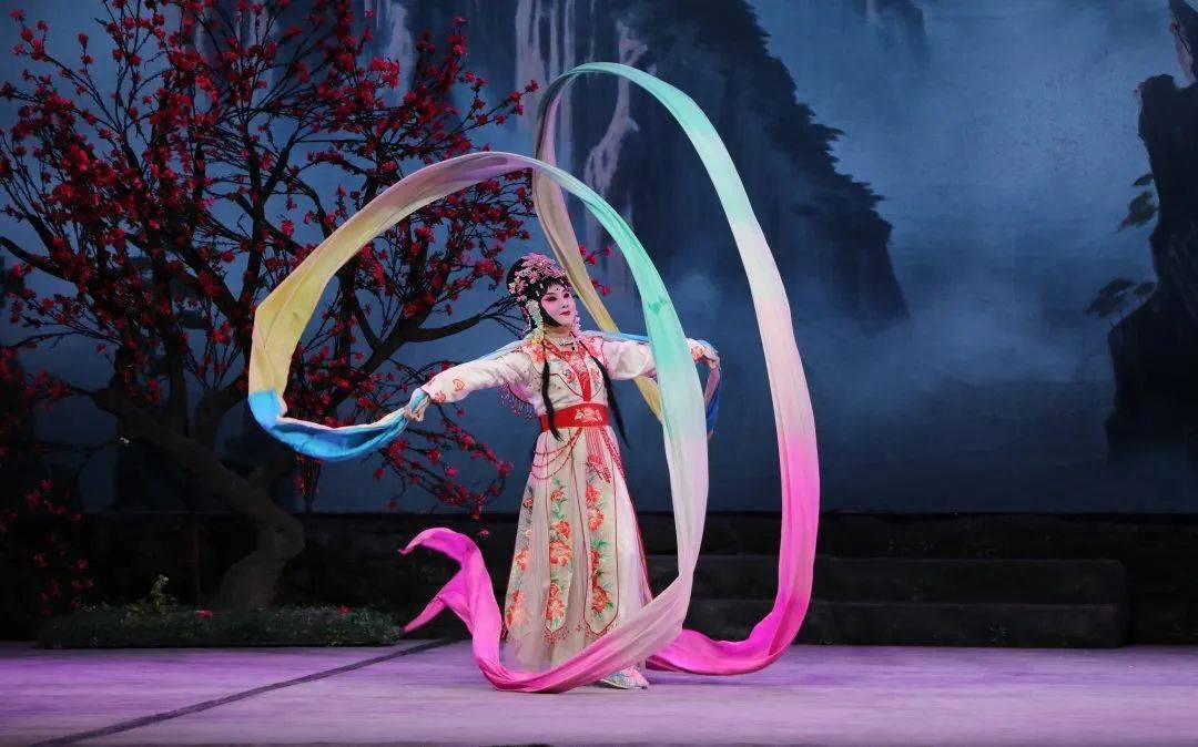 昨晚青年版神话京剧宝莲灯唱响杭城胜利剧院