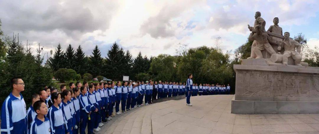 伊美区第八中学学生代表参观伊春市国防教育一条街