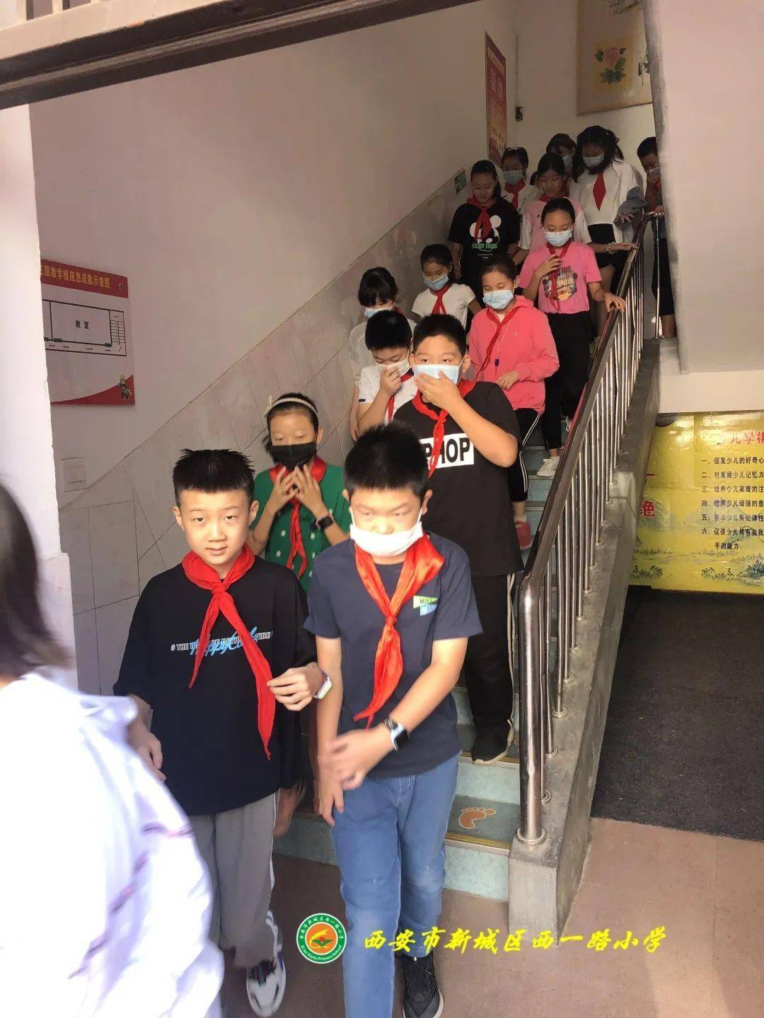 师说子乐西一路小学开展勿忘国耻牢记安全安全疏散演练