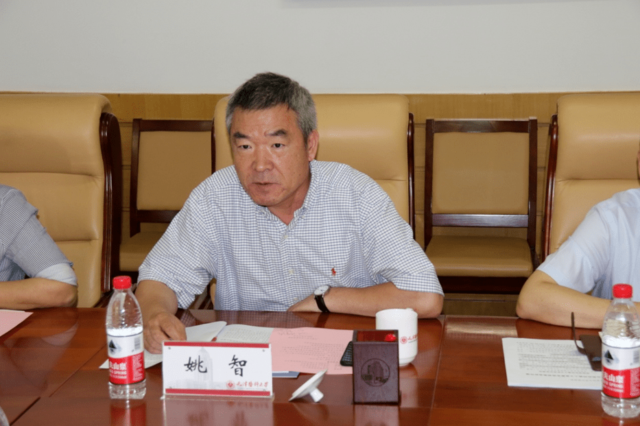 校党委常委,统战部部长黄国伟做了题为"为党外代表人士发挥作用创造