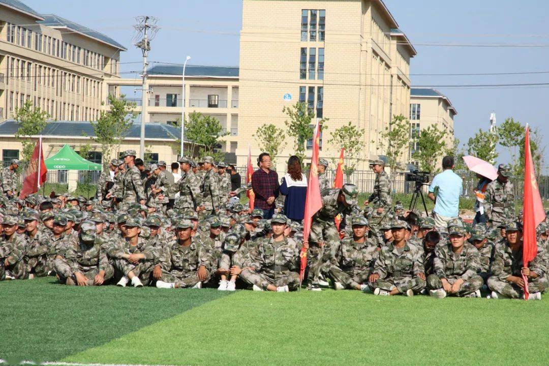 蒙城县职业教育中心首届新生军训会操展风貌