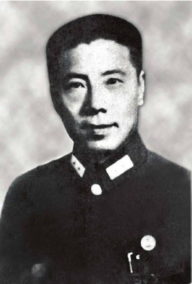 哈尔滨失陷后,李杜率部于依兰等地继续战斗,后曾重组吉林自卫军,1933