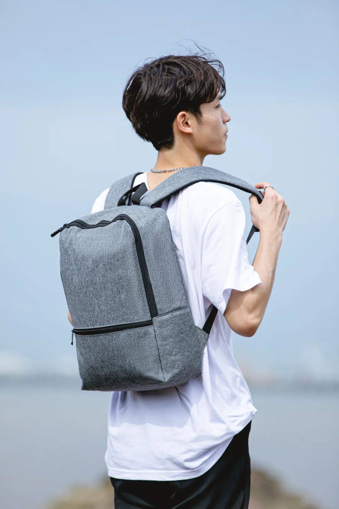 背上这只蛋壳包挤地铁身轻如燕腾出双手玩手机超爽