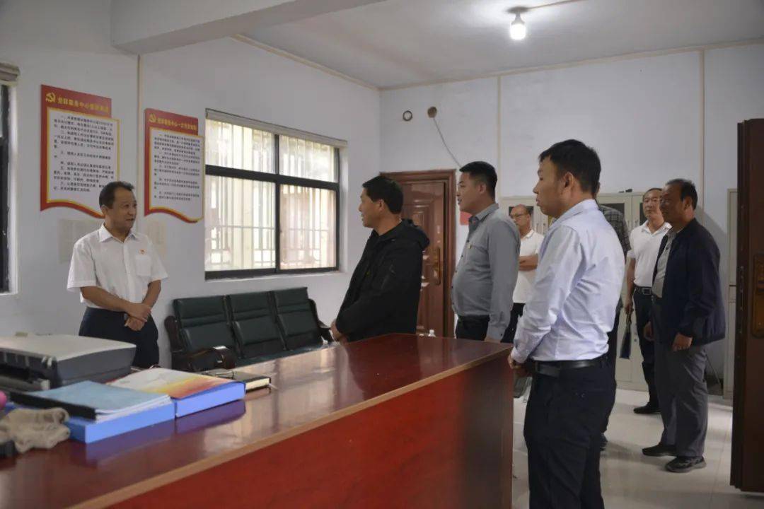 洛阳市司法局党组书记,局长白剑到栾川县叫河镇栗树沟村调研