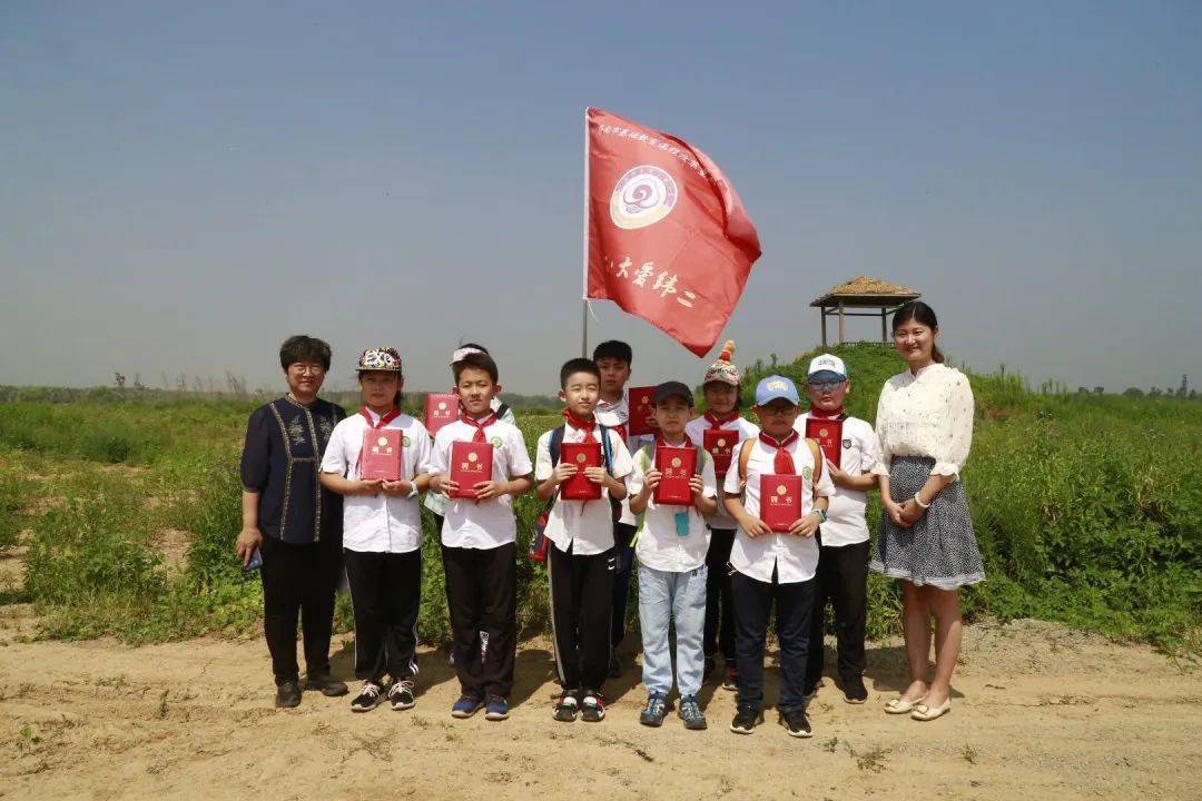 舜耕小學張富清中隊,泉海小學李向群中隊,舜華學校雷鋒中隊等少先隊員