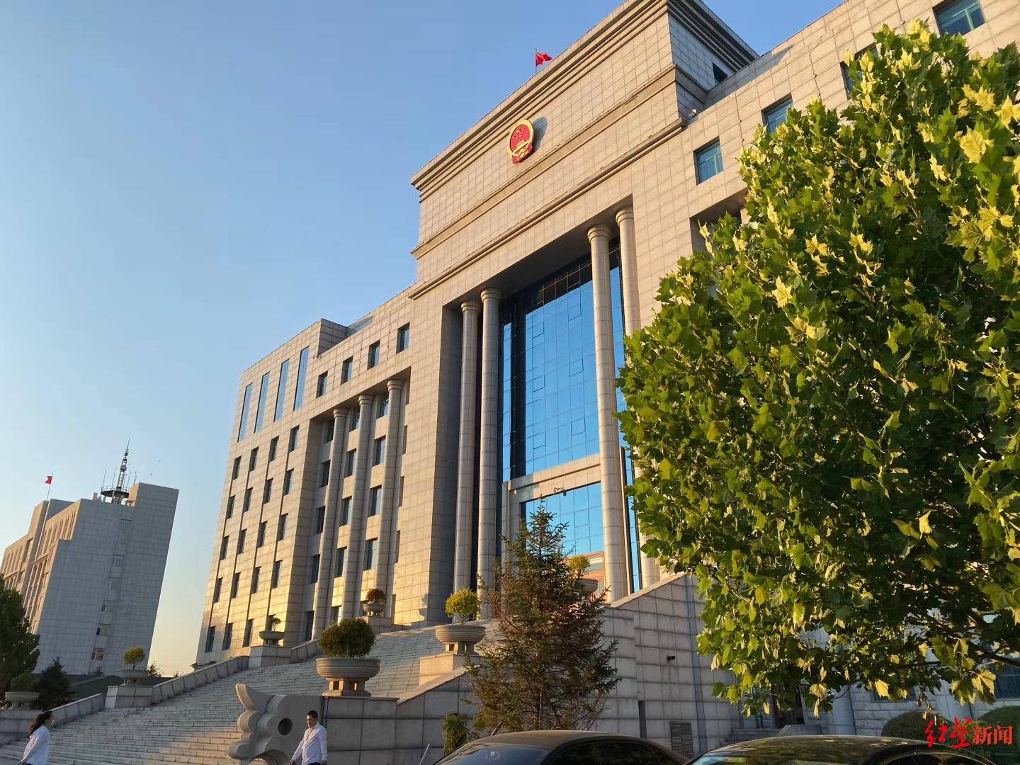 百姓" 2009年间,被告人叶铁春在海城南门一茶楼与孙某星等人玩麻将时