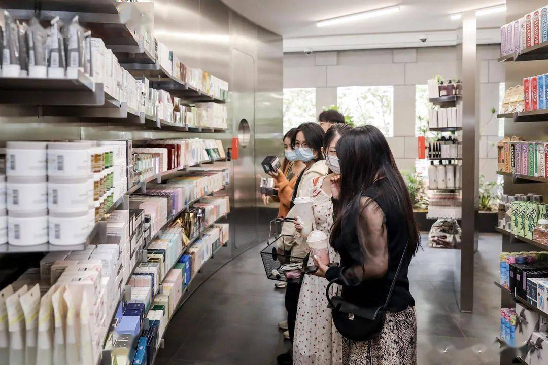 美学与灵感的碰撞 | harmay 话梅第四家旗舰店登陆成都