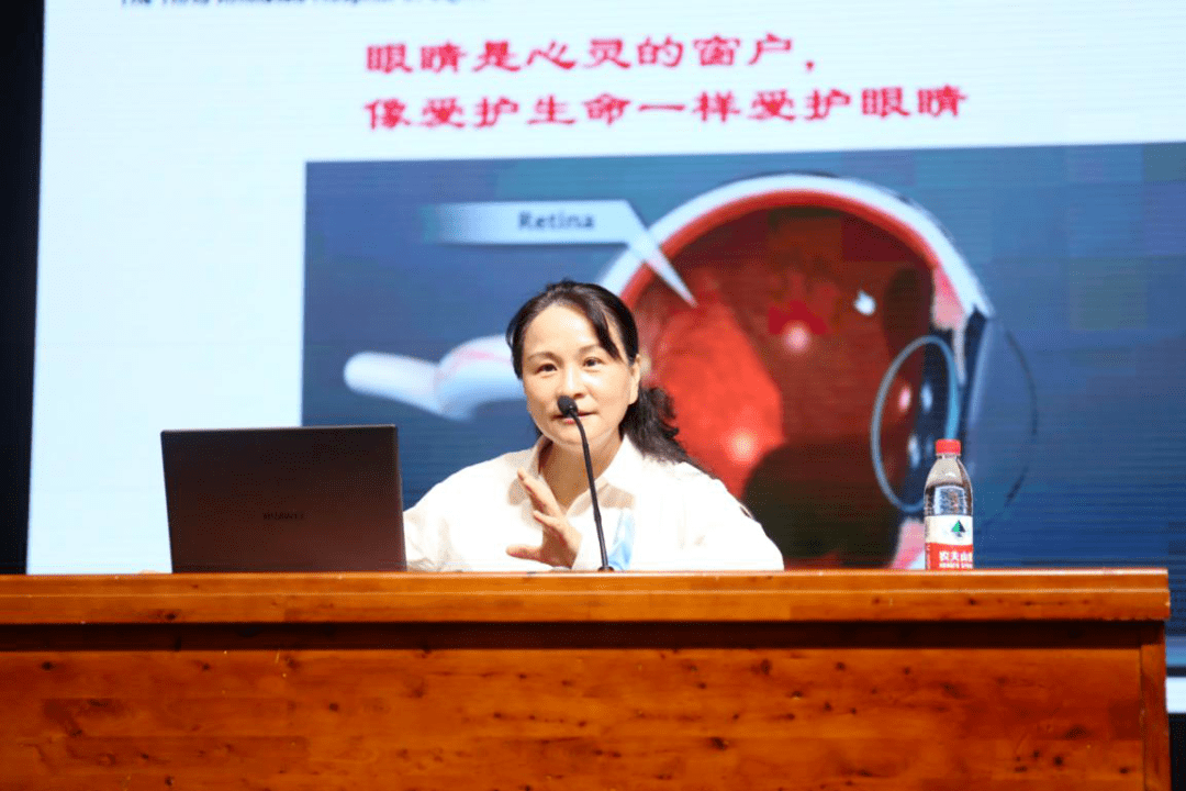 重医三院公益活动谢琳教授走进八中渝北校区获聘该校近视防控指导专家