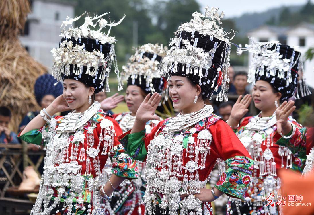 2020年9月20日,黔湘苗族同胞在贵州省铜仁市松桃苗族自治县盘石镇当造