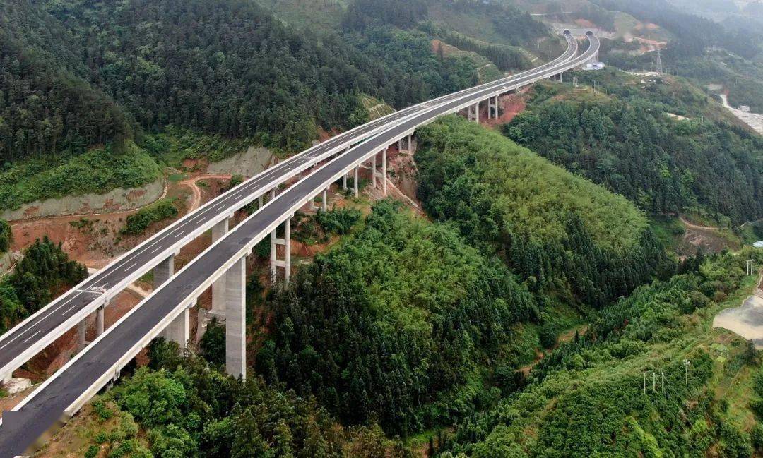 全长约116公里67贵州这条高速车辆通行费收费标准公布即将试运营
