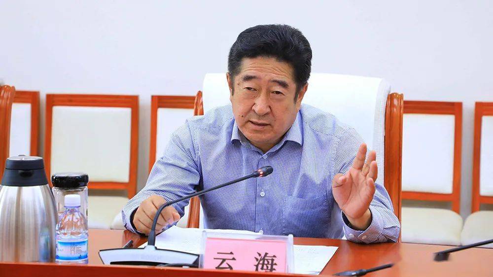 副区长王涛与武川县副县长张海涛代表双方签订了《共建数智生态