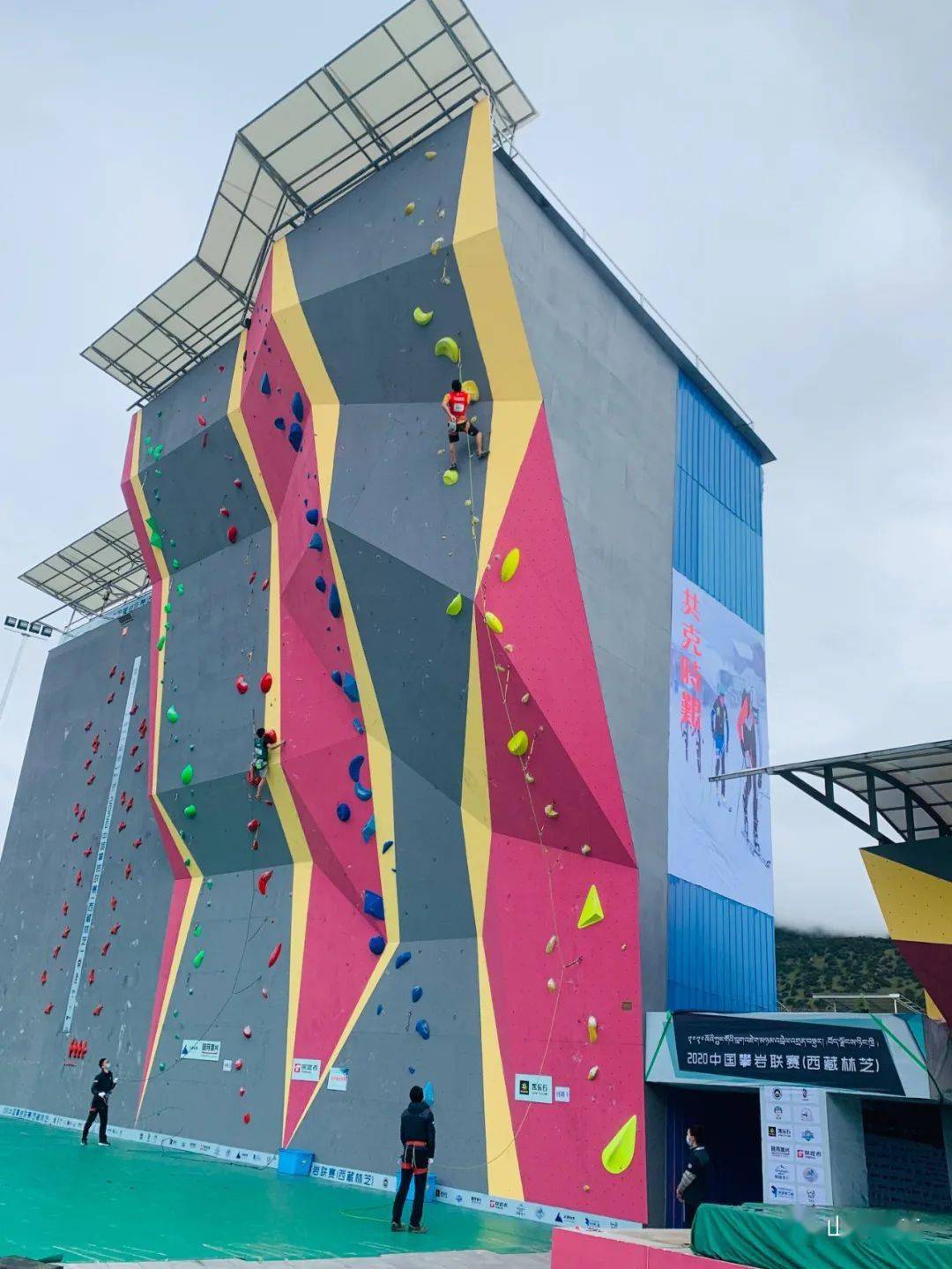 攀上高原,剑指华山:直播见证中国攀岩的闪光时刻