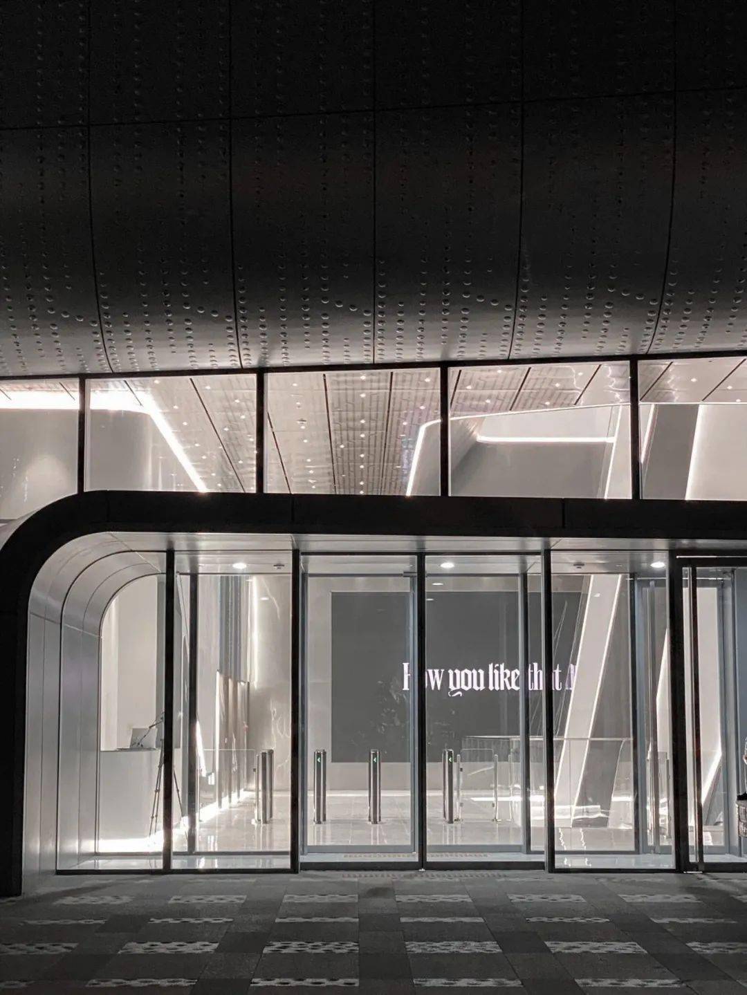 最新yg新大楼亮灯,高端大气上档次