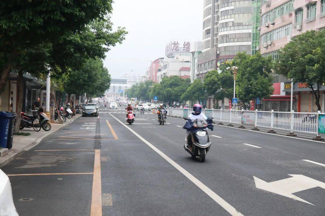 组图秋雨之下武平街景实拍可有你熟悉的身影和场景