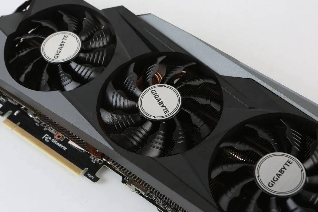 沉默与冷静的"绅士—技嘉geforce rtx 3090 gaming oc 24g魔鹰