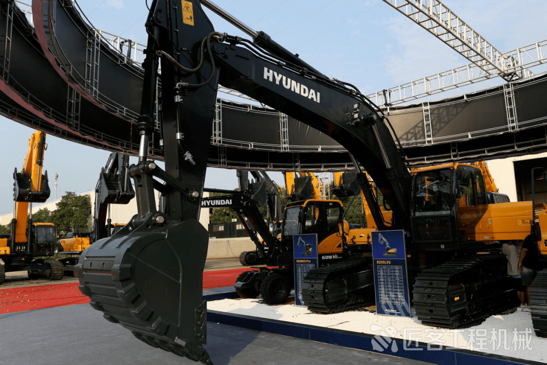 资讯丨冲击8200台年销量现代工程机械重磅推出三款挖掘机