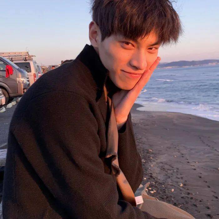 头像我是一个很自律的人既然说了要减肥我就要天天说