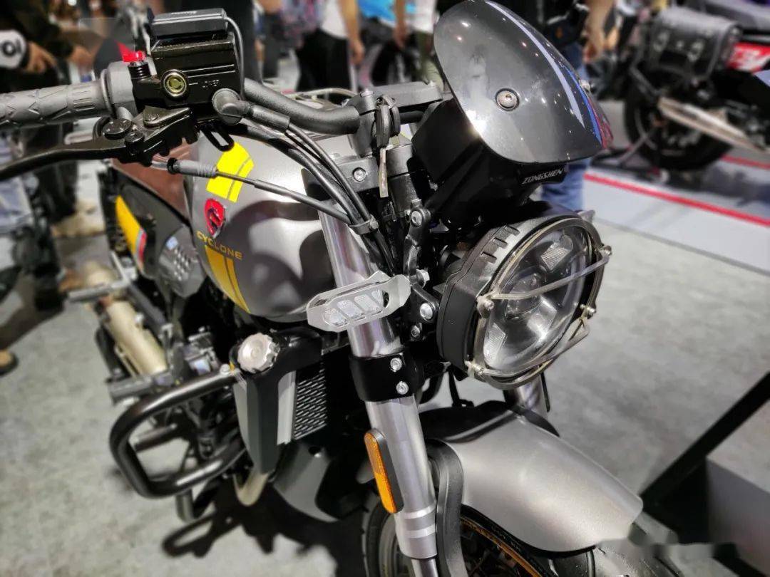 敢"扒光"给你看:赛科龙re3复古小改款 | 摩博会新车