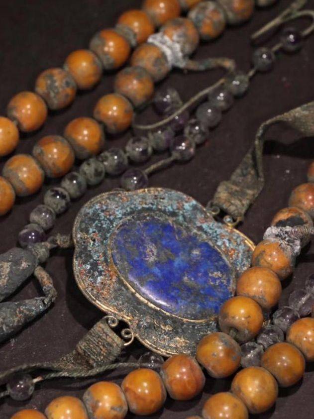 见过刚出土的朝珠吗?新鲜的泥土味!_手机搜狐网