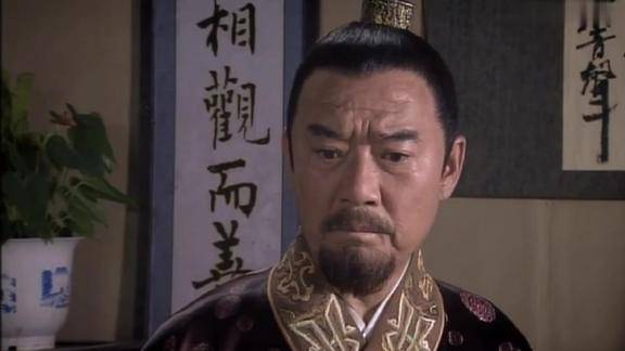 郑士元得知皇亲国戚贪污涉案正在为难没想到皇上来到他家