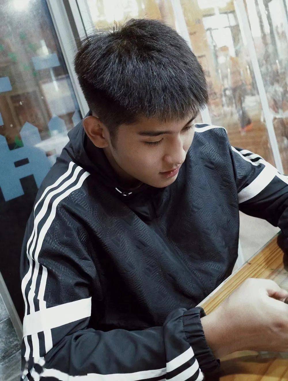 99年小鲜肉是小奶狗还是小狼狗