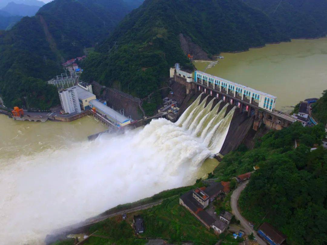 柘溪水库作为资水流域唯一大型防洪水库,拥有7亿m06防洪库容和21.