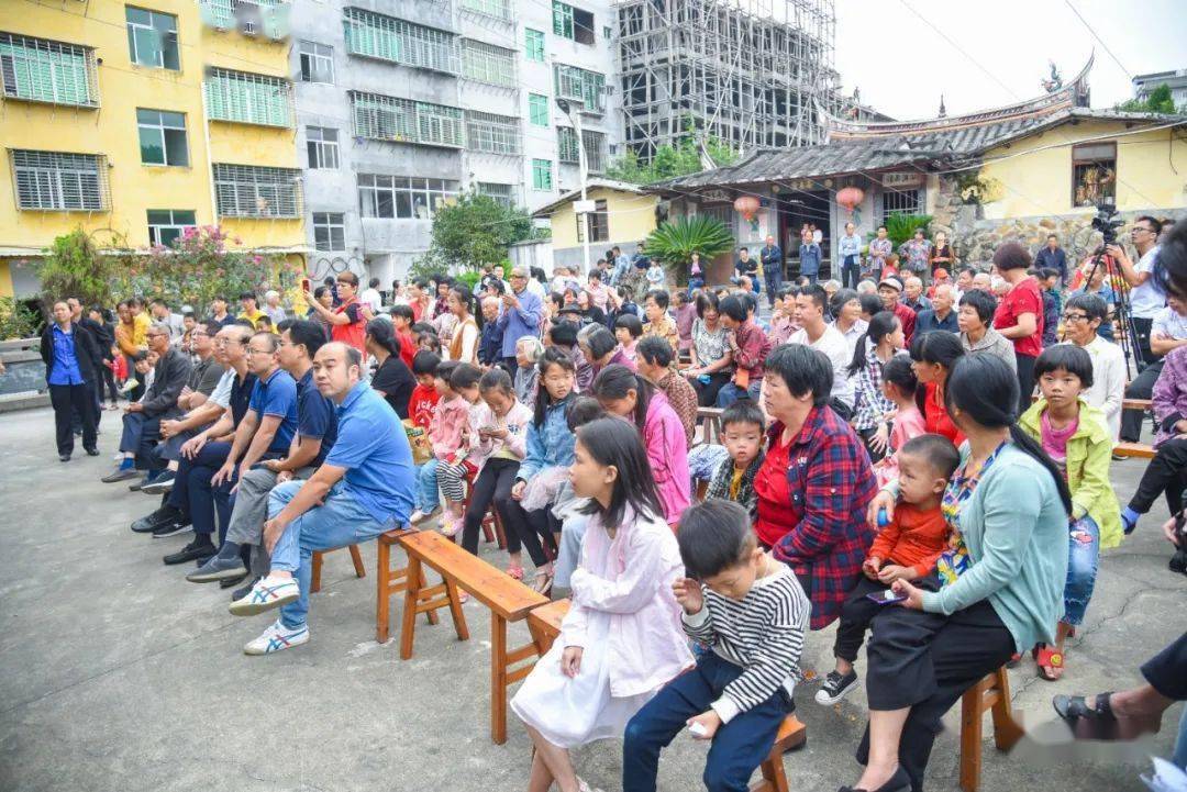 关爱老人传递温暖一场慈善公益演出走进永春苏坑