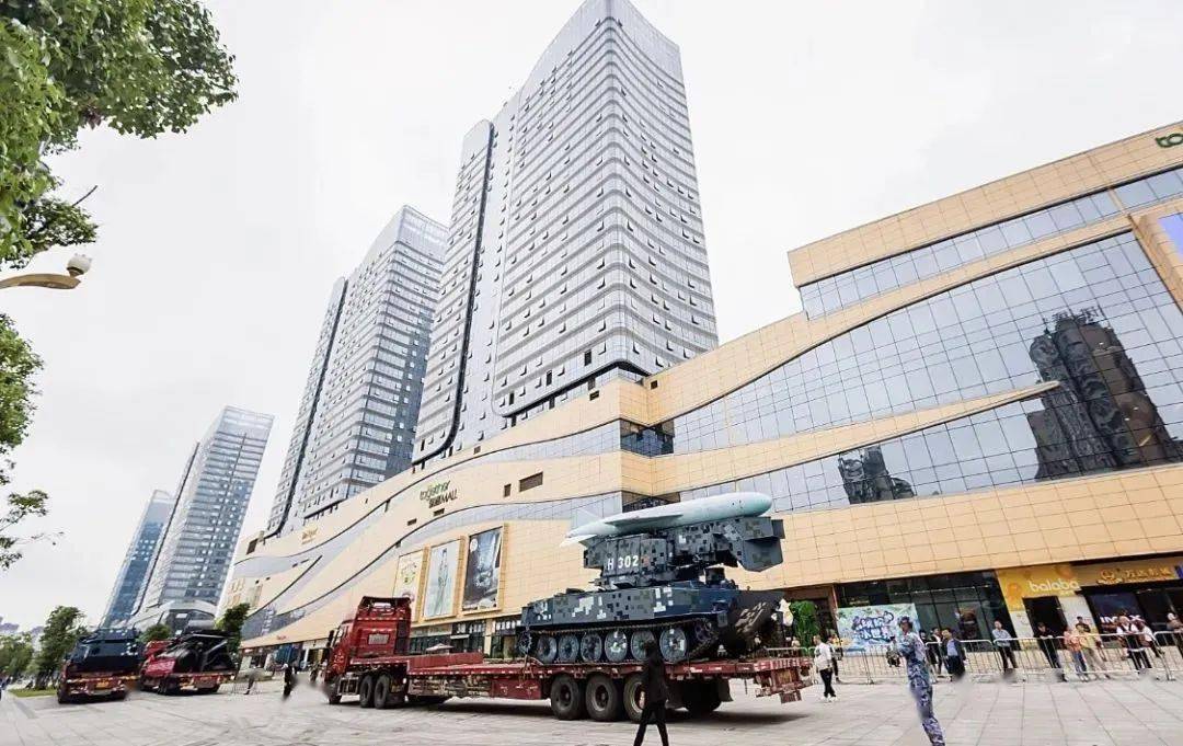 最新活动超燃军事展震撼来袭国之重器空降南充保利mall