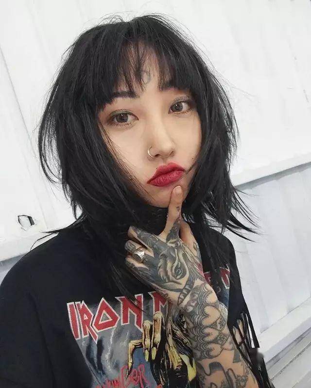 害怕被霸凌而爱上纹身成为一名纹身师这位小姐姐真的不要太酷