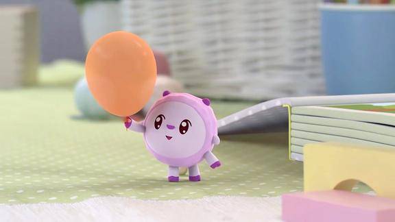 瑞奇宝宝:文文喜欢玩气球,被甜甜抢到,还叫来了很多同伴!