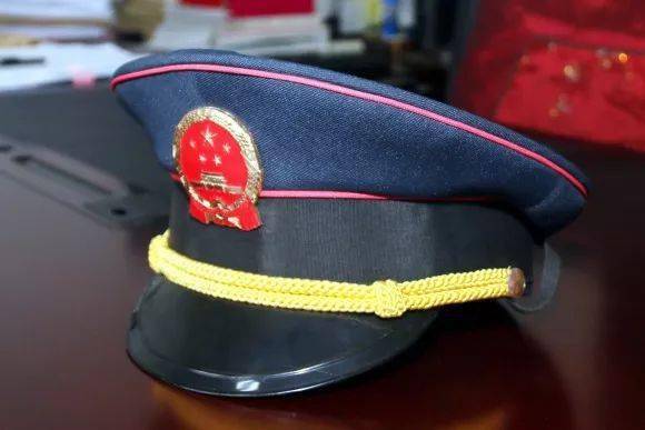 奋进70年三十年初心如故这顶法官帽伴我成长