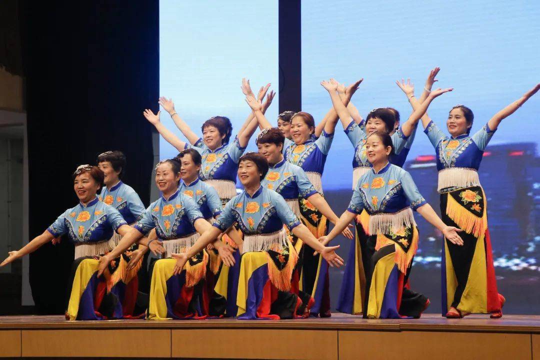 张二村 舞蹈《爱我中华》在这里,我们看到了平凡工作岗位上的执着坚守