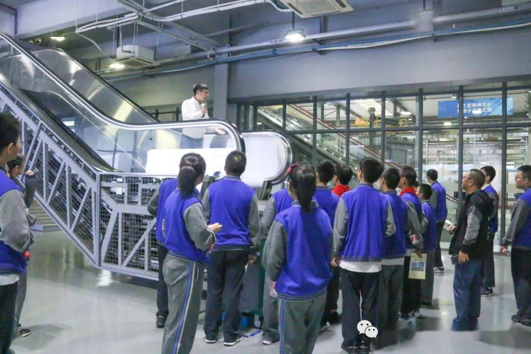 临安区锦城二中师生走进西子电梯科技