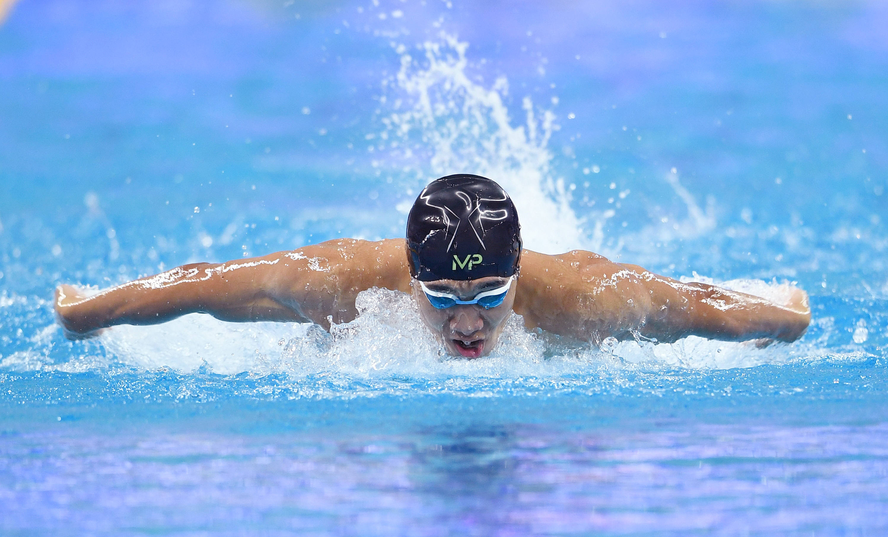 游泳——全国冠军赛:燕宇翔获男子200米蝶泳冠军