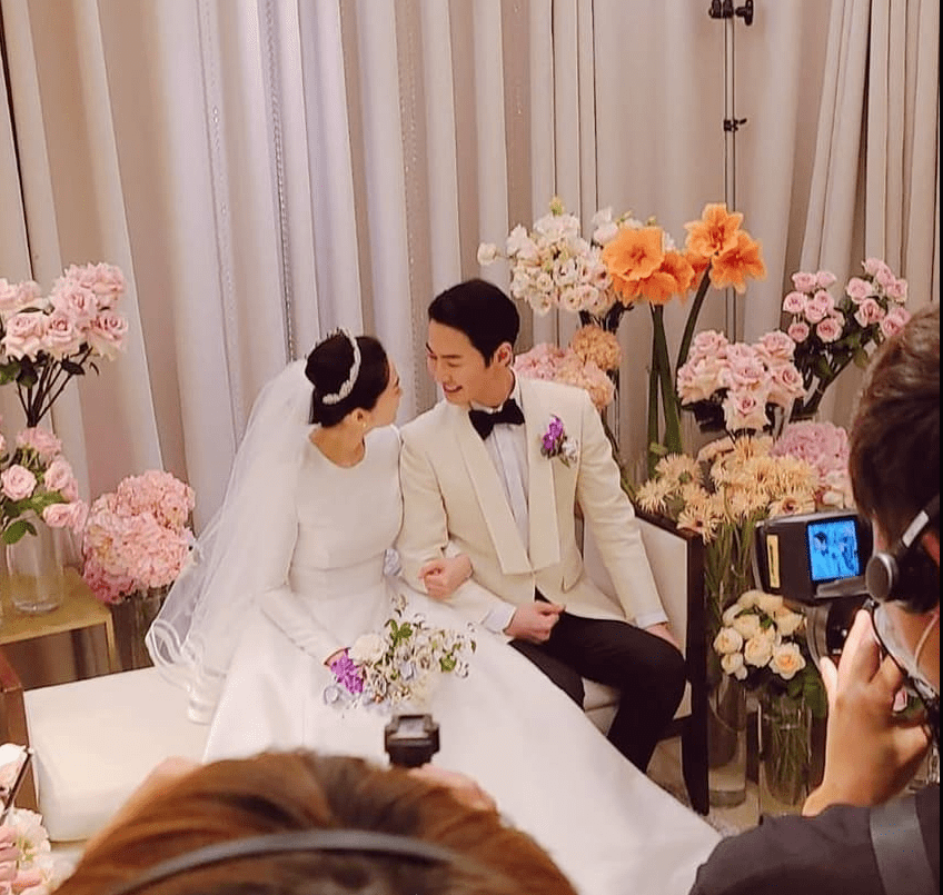 【组图】神话成员出席junjin婚礼 新郎新娘挽手对视超幸福