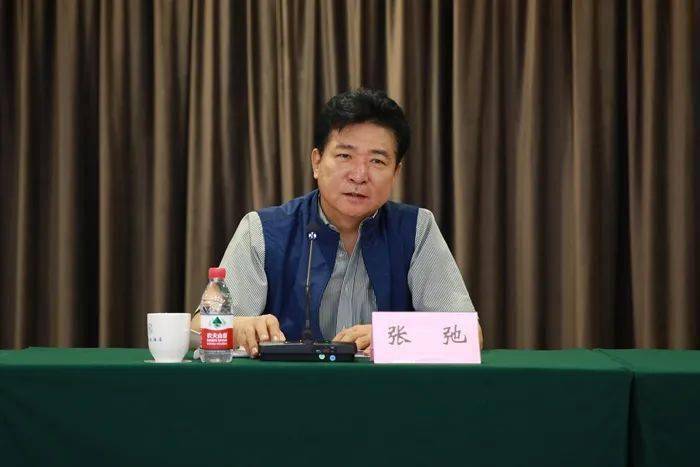 国家体彩中心主任张弛出席会议,省体育局二级巡视员王春到会并致辞.