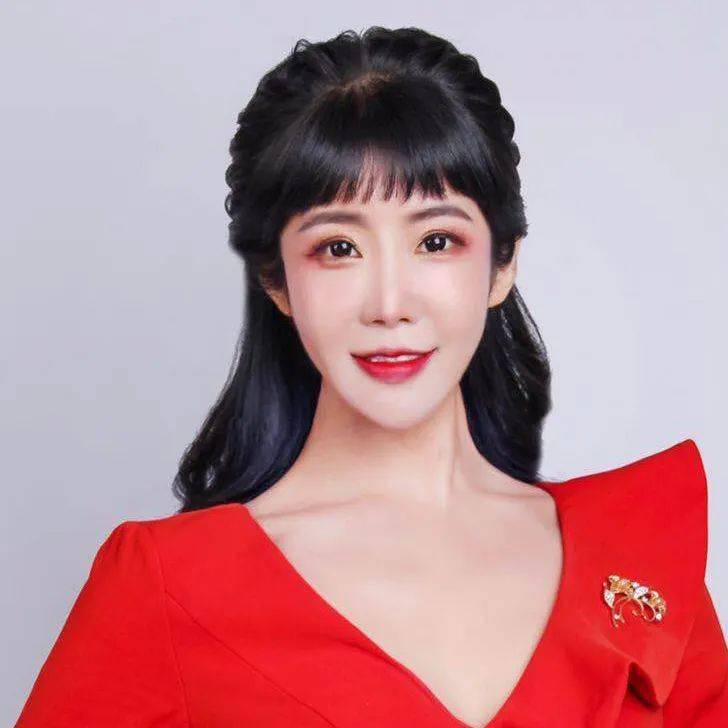 晓静:fm105.9烟台广播电视台音乐广播主持人,105.9读书会发起人.