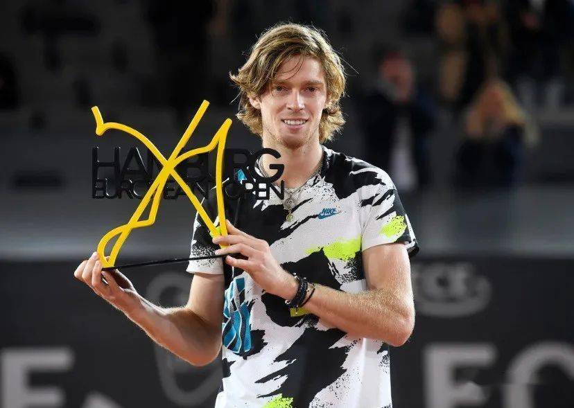 atp汉堡站:卢布列夫三盘力克西西帕斯夺得赛季第三冠