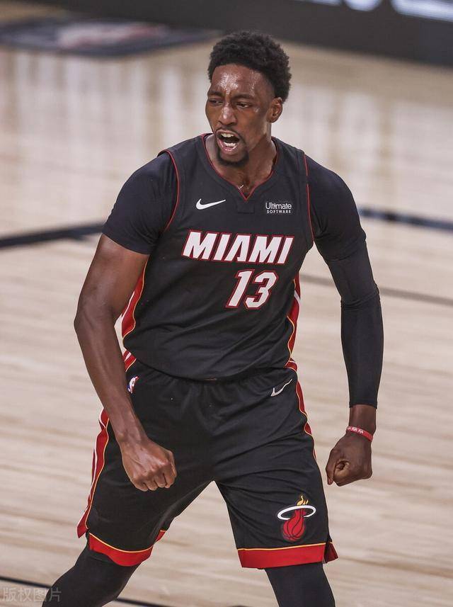 年轻有为!阿德巴约成分区决赛场均25 10 5最年轻球员