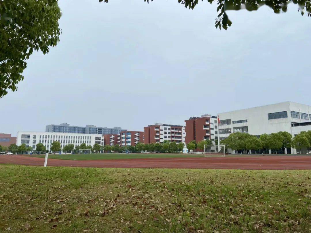 上海招聘上师初级中学招聘信息科技语文英语教师待遇从优