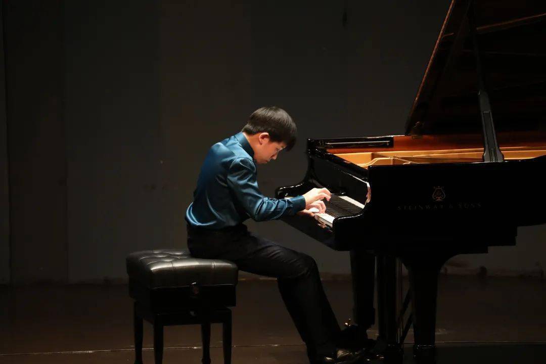 聆听少年李晨涛奏响秋日古典旋律