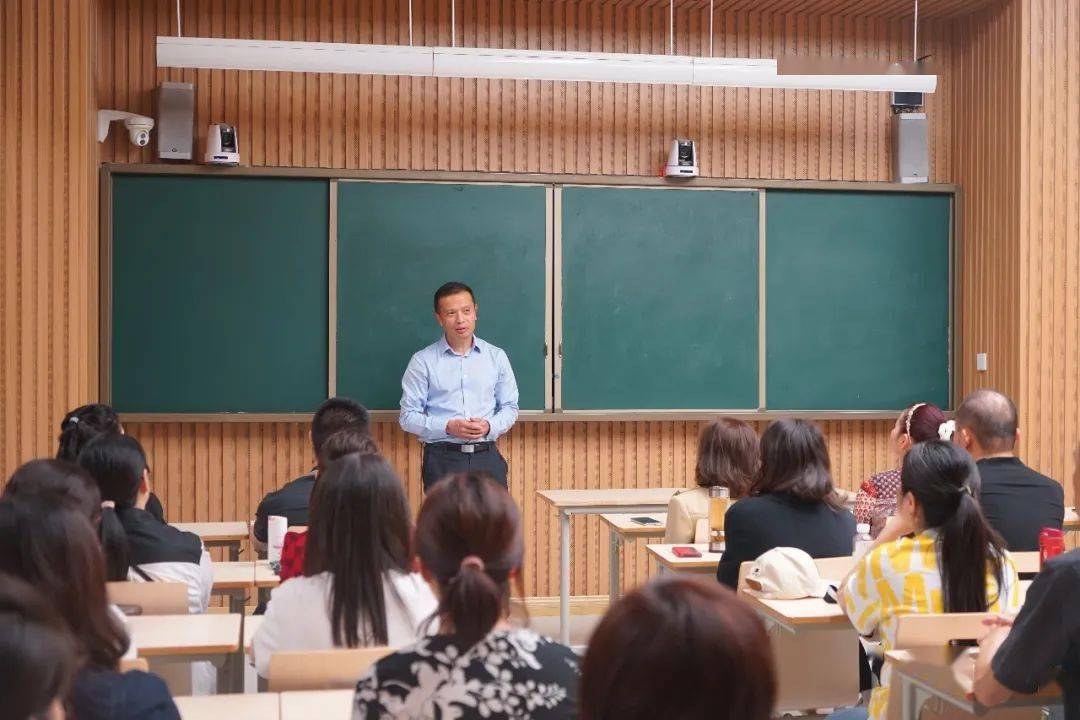 闫军数学老师图片