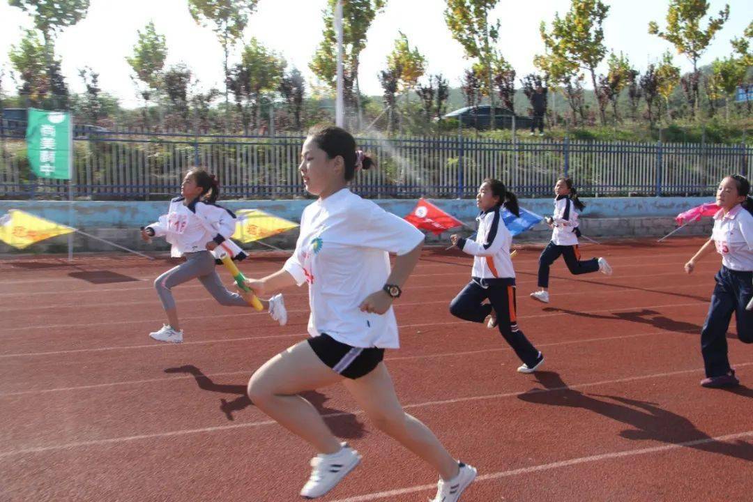 阳光下奔跑赛场上逐梦蔄山中学举行秋季尚美体育文化节