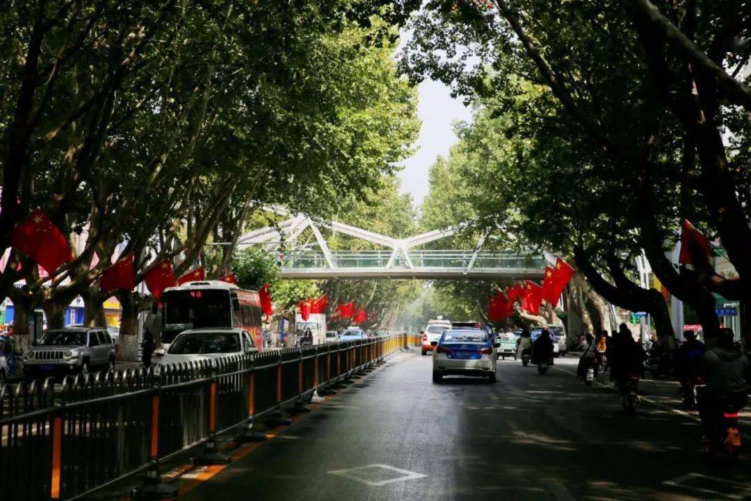 高平,红了!_五星红旗