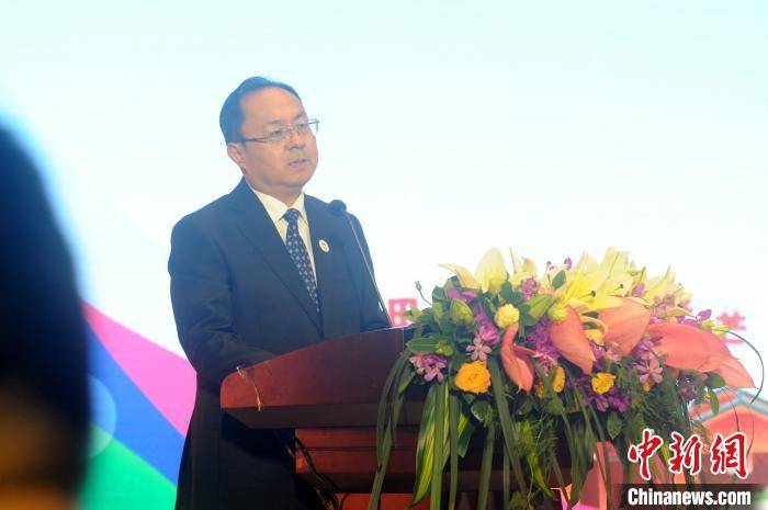 龙岩市委书记李建成致辞.
