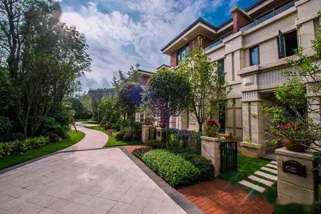 有钱任性重庆首例年轻人纯别墅20万赖特风格台地别墅