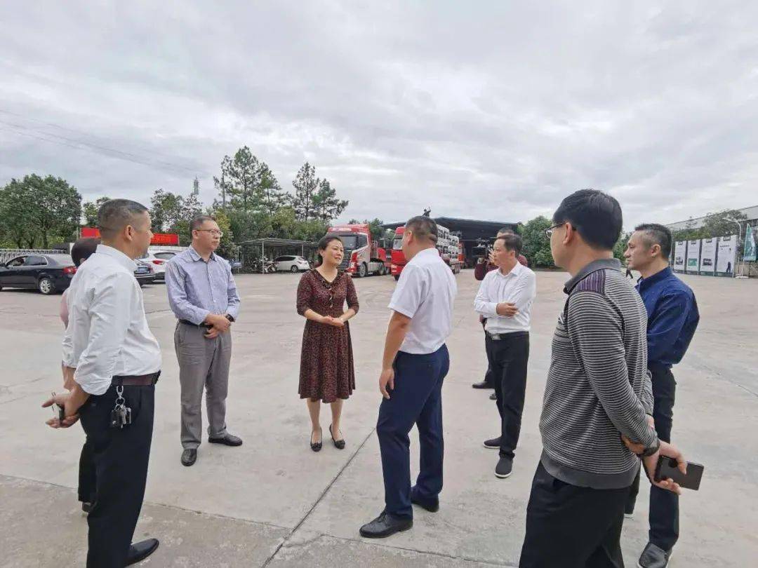 县委书记吴曙深入县工业园区等地走访调研,县领导董立新,吕军,刘渊海