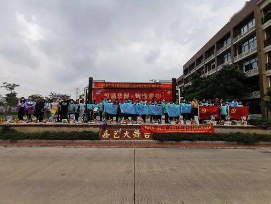 敬老孝亲嘉行学校师生们敬老爱老我践行