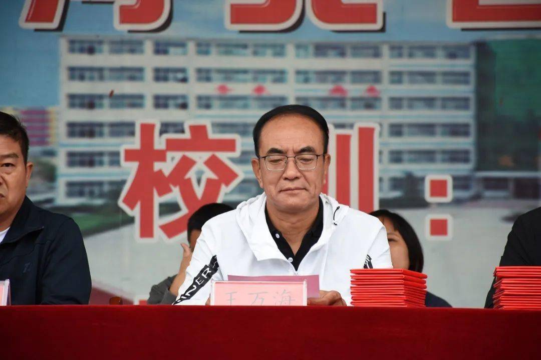 沙河二中举行2020级高一新生军训汇报表演暨表彰大会